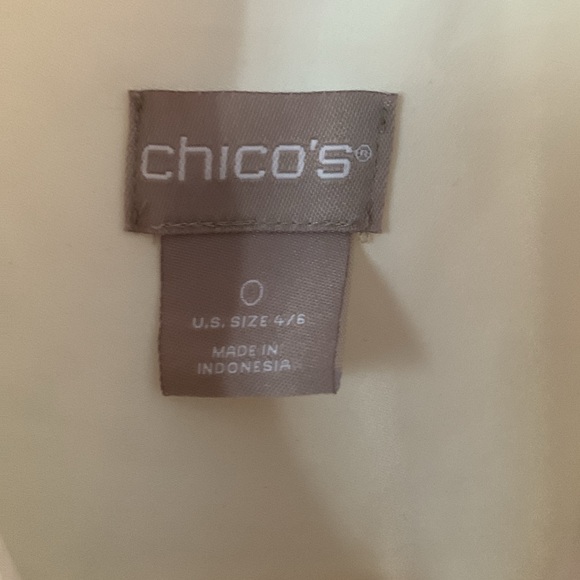 Chico’s Women’s Ruffled Creamy White Button Down Shirt Sz. 0 U.S. Size 4/6 - Picture 2 of 12